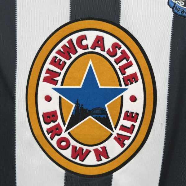 Retro Newcastle United 1999/00 Home Jersey - Image 5