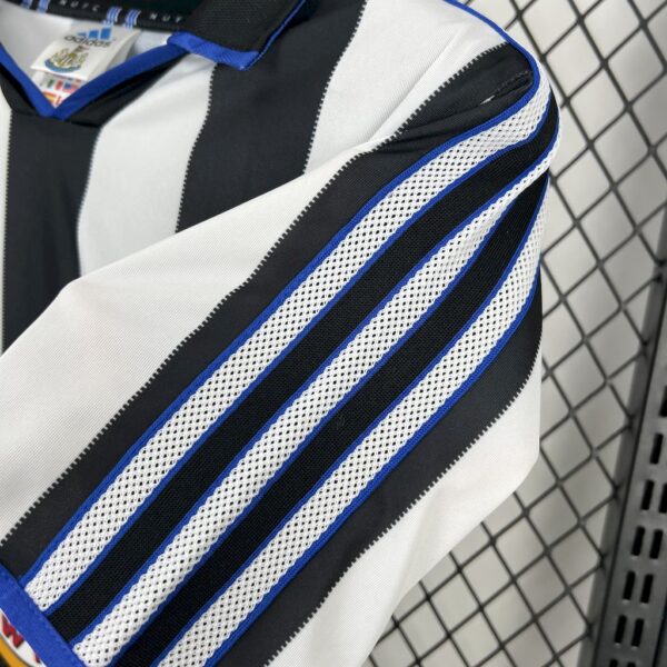Retro Newcastle United 1999/00 Home Jersey - Image 3