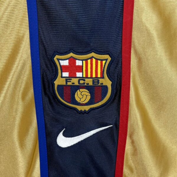 Retro Barcelona 2001/02 Away Jersey - Image 6