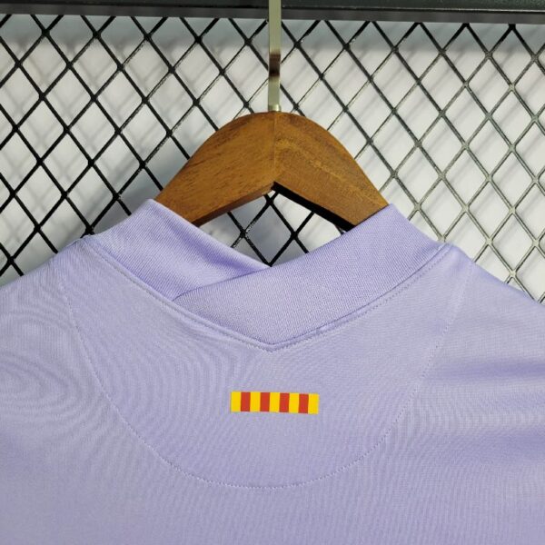 Retro Barcelona 2021/22 Away Jersey - Image 6