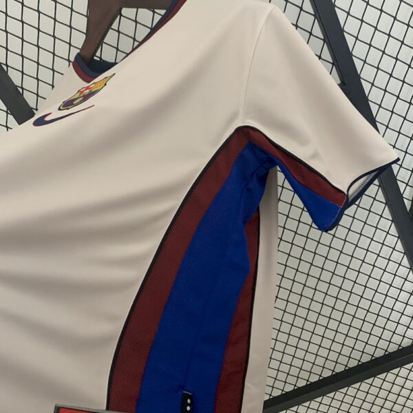 Retro Barcelona 1998/99 Away Jersey - Image 3