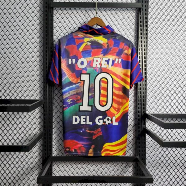 Retro Barcelona 1993/94 Romario Jersey - Image 2