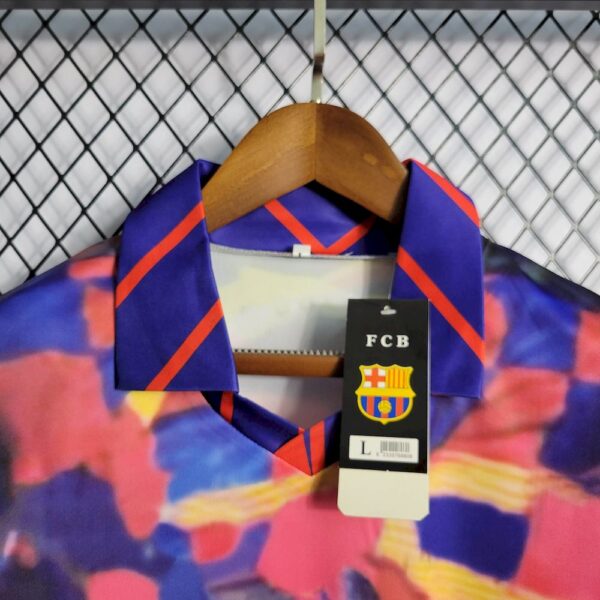 Retro Barcelona 1993/94 Romario Jersey - Image 6