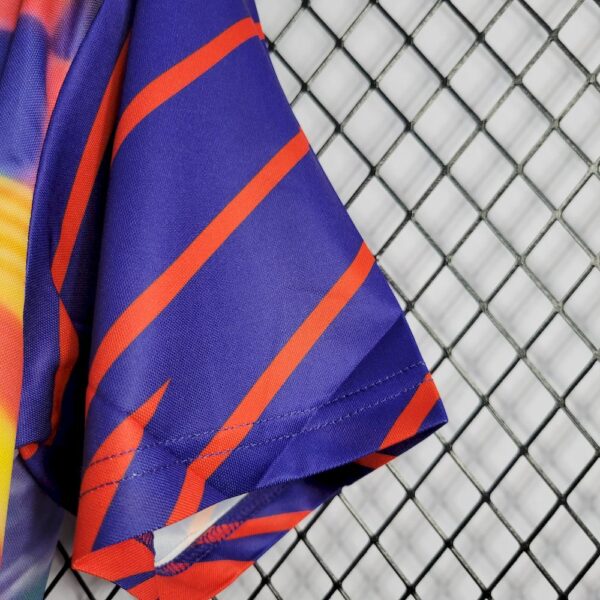 Retro Barcelona 1993/94 Romario Jersey - Image 4