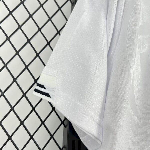 Retro Valencia CF 1999/00 Home Jersey - Image 9