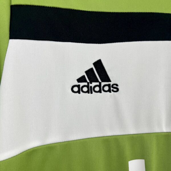 Retro Juventus 2017/18 Third Jersey - Image 6