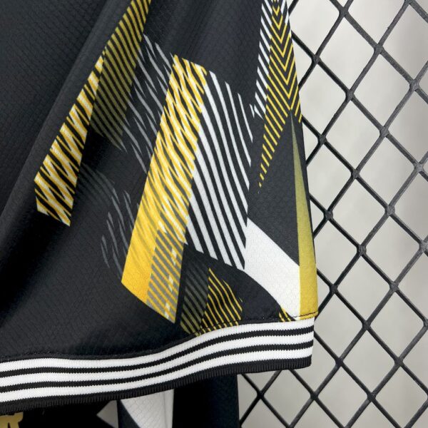 Men's Real Madrid 2025/26 Retro Special Edition Jersey - Image 4