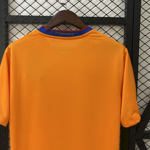 Retro Barcelona 2006/07 Away Jersey - Image 6