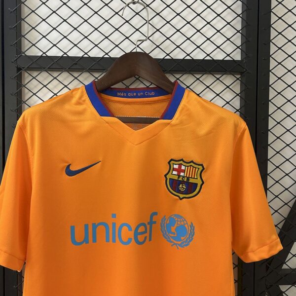 Retro Barcelona 2006/07 Away Jersey - Image 4