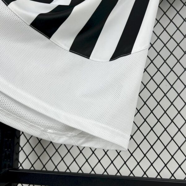 Retro Juventus 2002/03 Home Jersey - Image 3