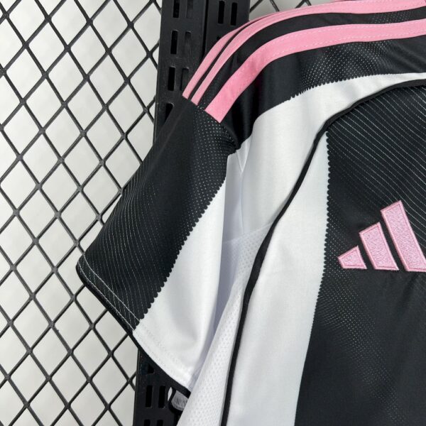 Men's Juventus 2025/26 Home Jersey - Image 7