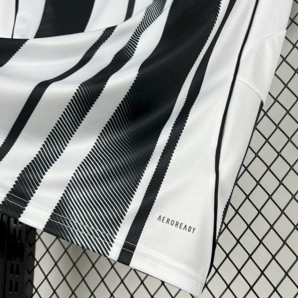 Men's Juventus 2025/26 Home Jersey - Image 3