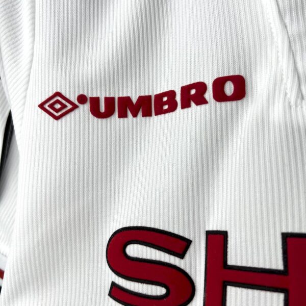 Retro Manchester United 1998/99 White Jersey - Image 8