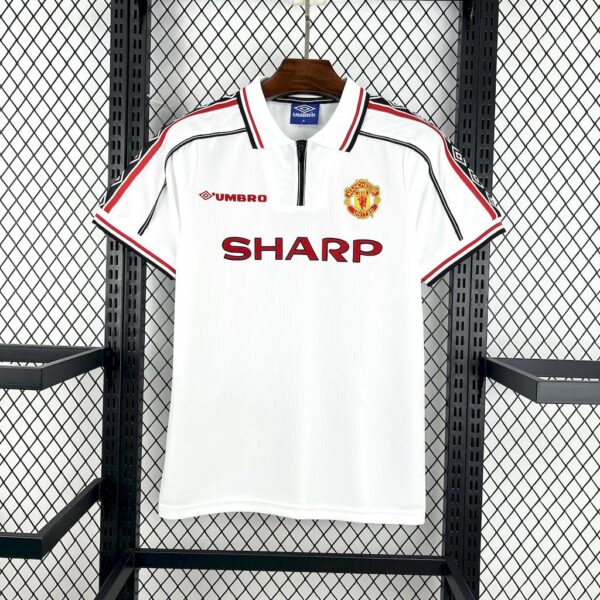 Retro Manchester United 1998/99 White Jersey - Image 4
