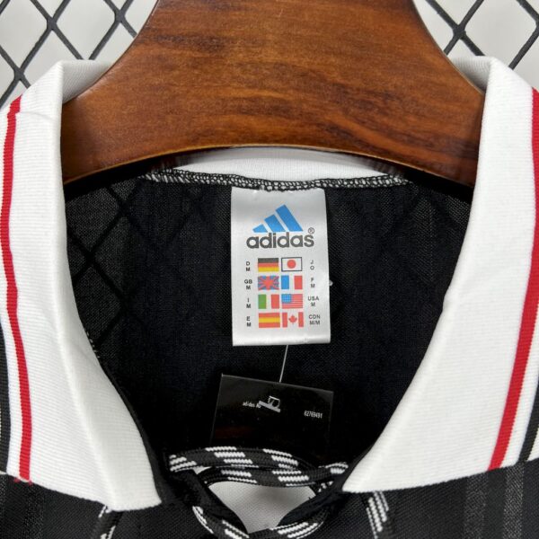 Retro Benfica 1997/98 Away Jersey - Image 9