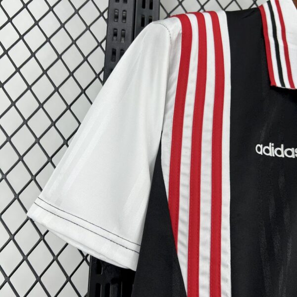 Retro Benfica 1997/98 Away Jersey - Image 8