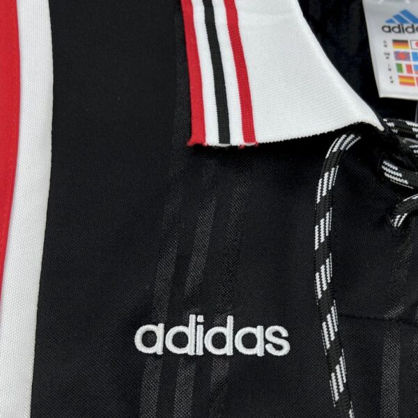 Retro Benfica 1997/98 Away Jersey - Image 7