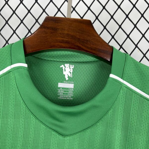 Retro Manchester United 2007/08 Goalkeeper Jersey - Image 6