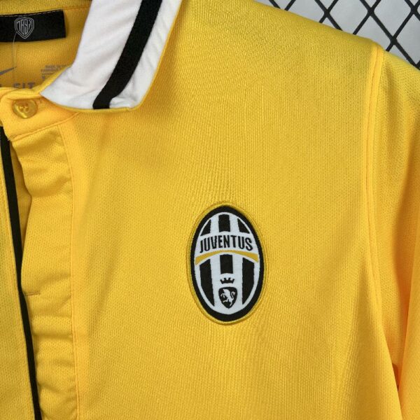 Retro Juventus 2013/14 Third Jersey - Image 7