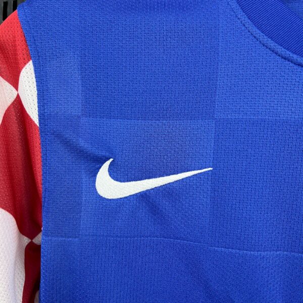 Retro Croatia 2010 Away Jersey - Image 8