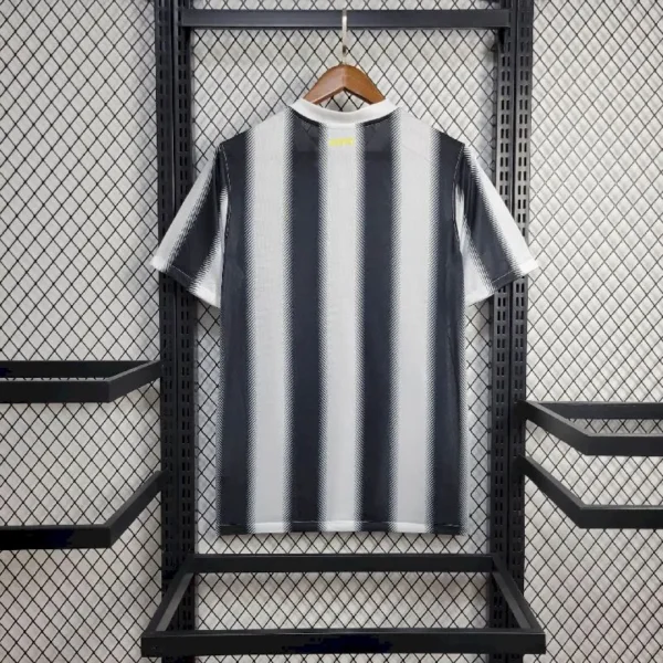 Retro Juventus 2011/12 Home Jersey - Image 2