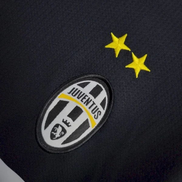 Retro Juventus 2012/13 Away Jersey - Image 4