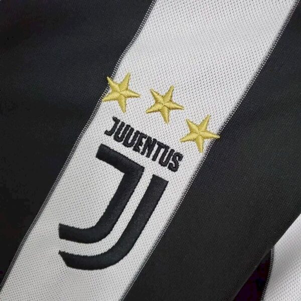 Retro Juventus 2017/18 Home Jersey - Image 8