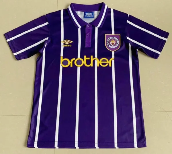 Retro Manchester City 1993/1994 Away Jersey - Image 2
