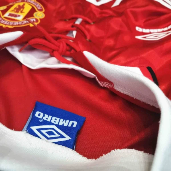 Retro Manchester United 1992/94 Home Jersey - Image 12
