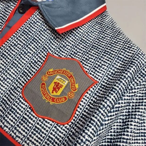 Retro Manchester United 1995/96 Away Jersey - Image 5