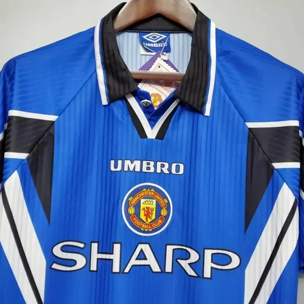 Retro Manchester United 1996/97 Third Jersey - Image 3