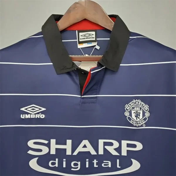 Retro Manchester United 1999/00 Away Jersey - Image 2