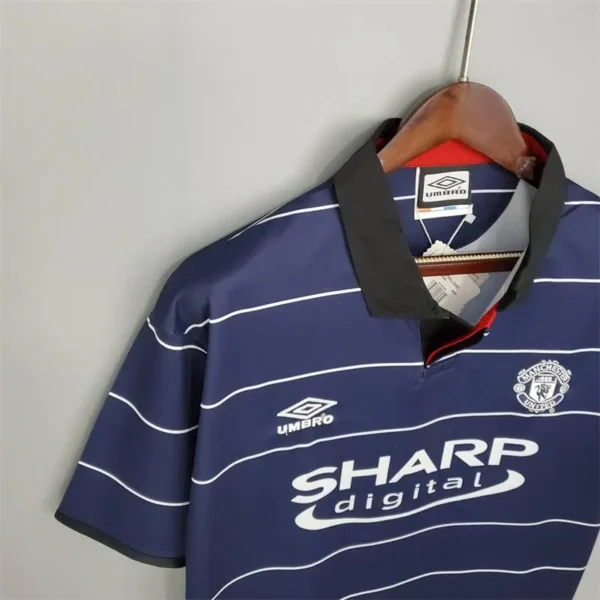 Retro Manchester United 1999/00 Away Jersey - Image 3
