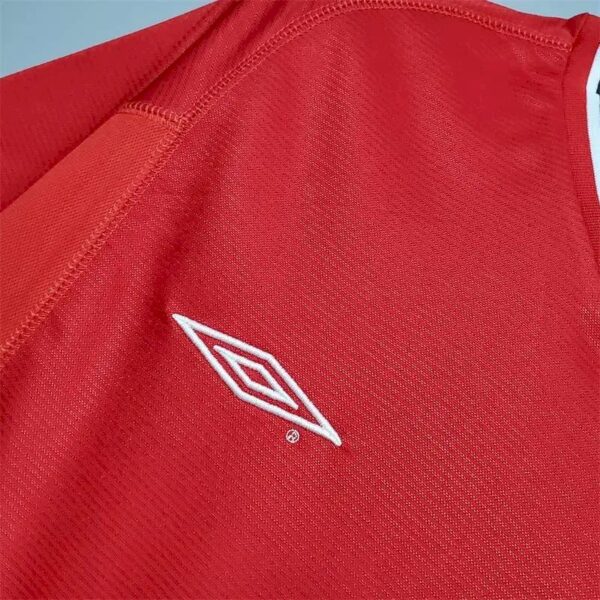 Retro Manchester United 2000/01 Home Jersey - Image 4