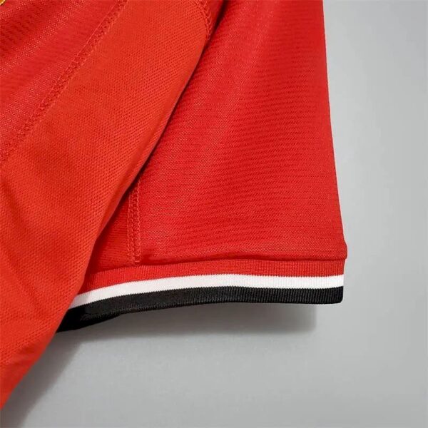 Retro Manchester United 2000/01 Home Jersey - Image 6