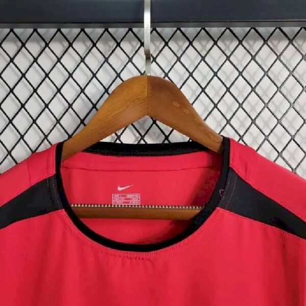 Retro Manchester United 2002/04 Home Jersey - Image 4