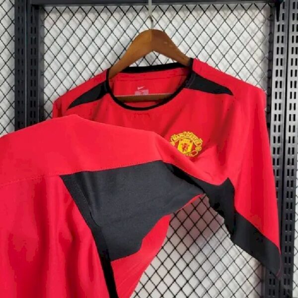 Retro Manchester United 2002/04 Home Jersey - Image 7