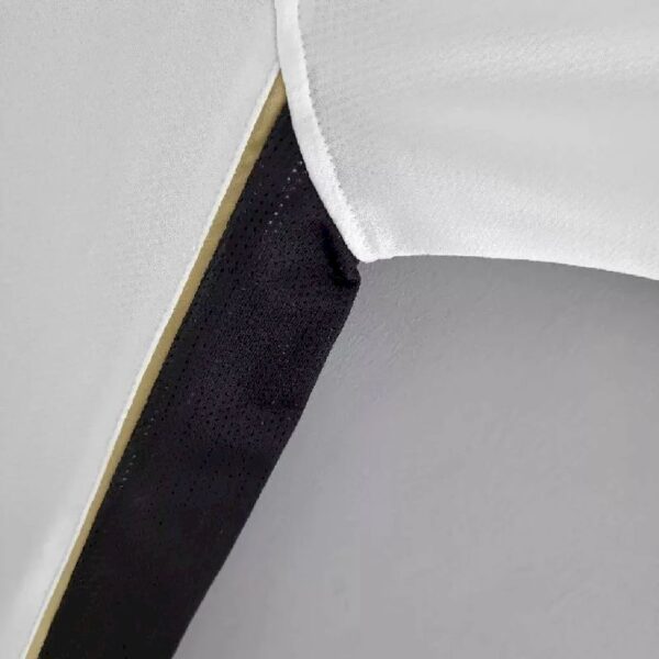 Retro Manchester United 2006/07 Away Jersey - Image 4