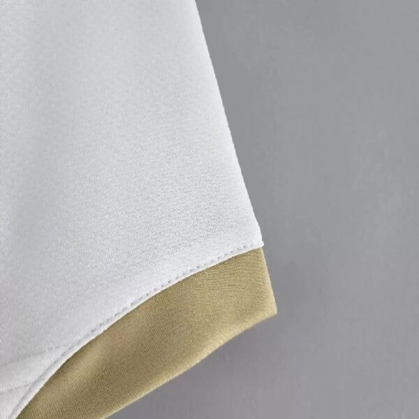 Retro Manchester United 2006/07 Away Jersey - Image 6