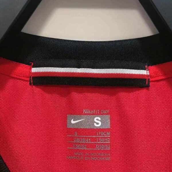 Retro Manchester United 2009/10 Home Jersey - Image 3