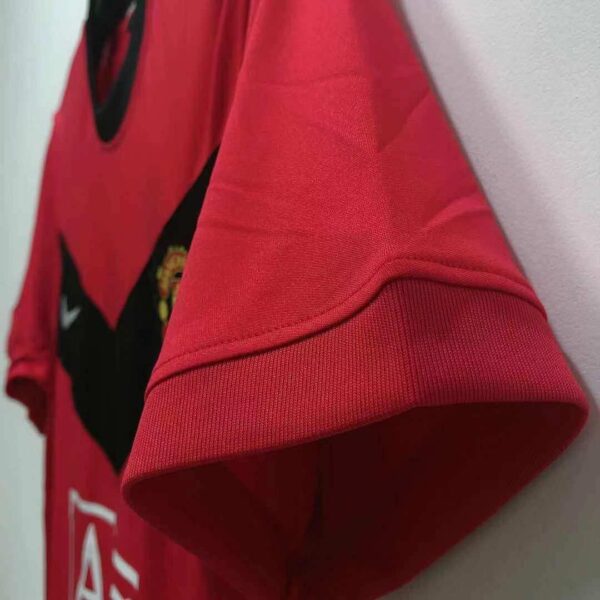 Retro Manchester United 2009/10 Home Jersey - Image 6