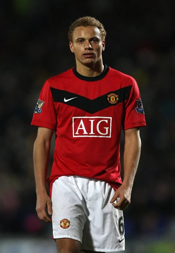 Retro Manchester United 2009/10 Home Jersey - Image 8