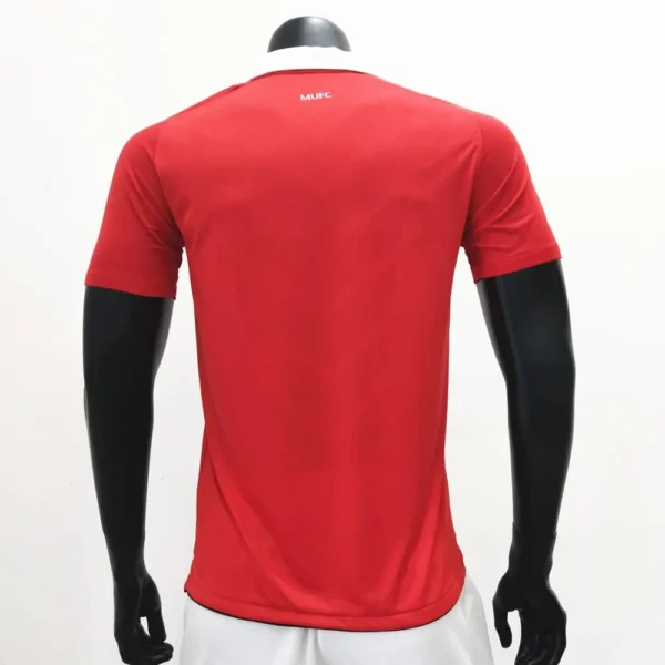 Retro Manchester United 2010/11 Home Jersey - Image 4
