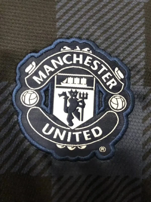 Retro Manchester United 2013/14 Away Jersey - Image 2