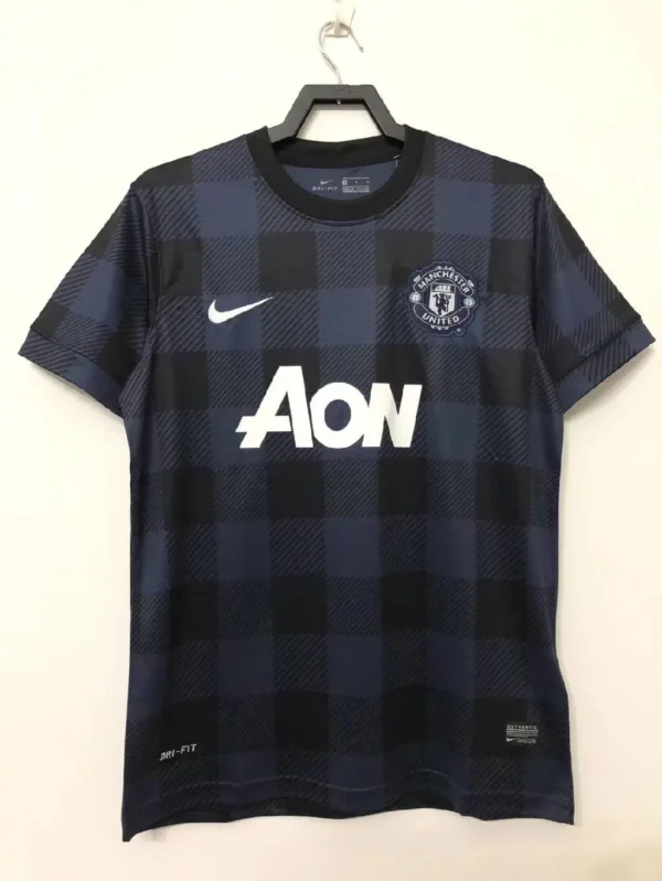 Retro Manchester United 2013/14 Away Jersey - Image 5