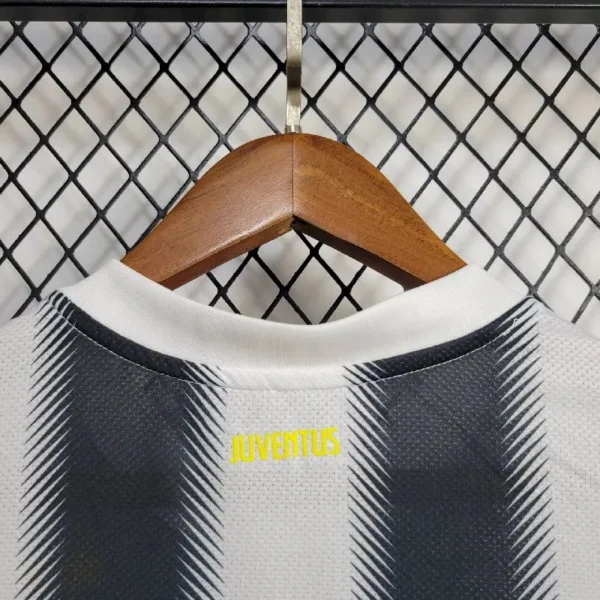 Retro Juventus 2011/12 Home Jersey - Image 6