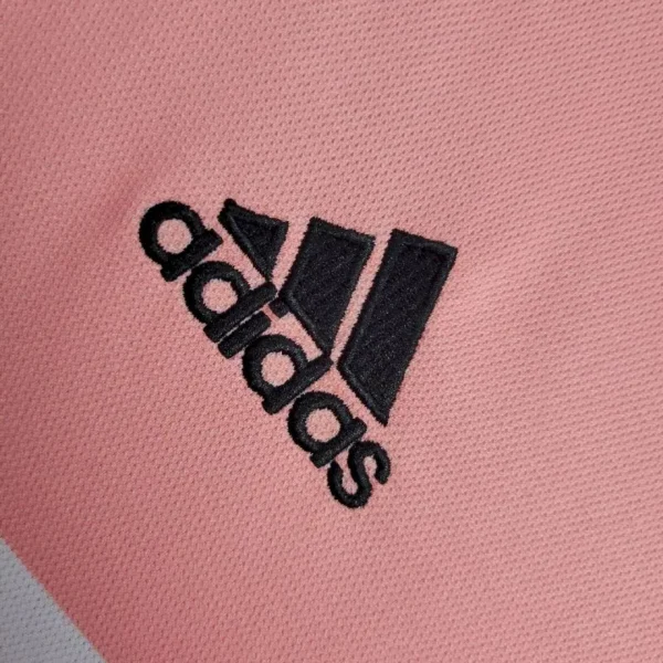 Retro Juventus 2015/16 Away Jersey - Image 7