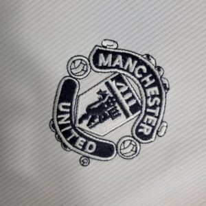 Retro Manchester United 2000/01 Away Jersey - Image 5
