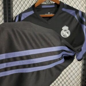 Retro Real Madrid 2016/17 Third Jersey - Image 10