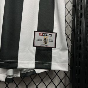 Retro Juventus 2001/02 Home Jersey - Image 3